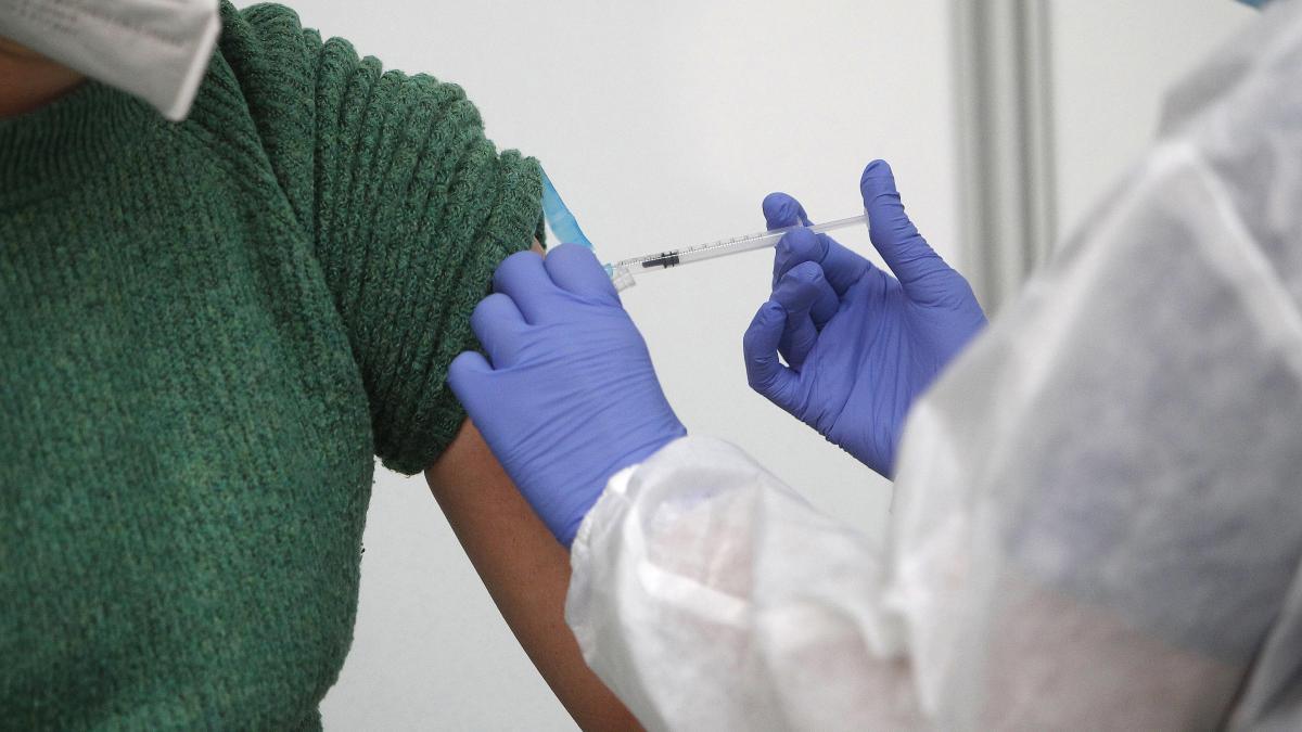 La salud aumenta a 70 años de edad recomendada para recibir cobertura de Kobid, Cataluña lo asume 60