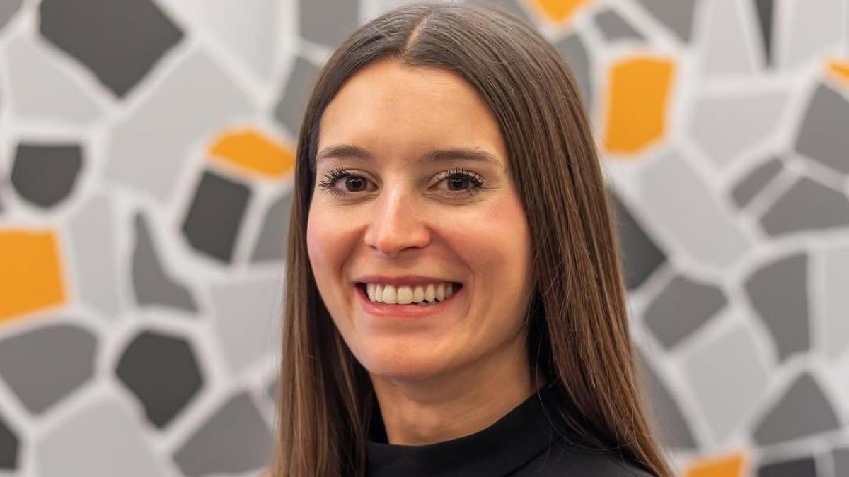 Eva Vlvarez, experta en medicamentos estéticos: El bronceado siempre es un signo de daño en la piel causado por la tiranía ultravioleta. Es una respuesta de protección natural