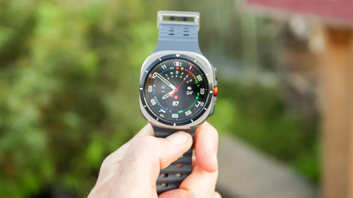 De la oficina a la montaña, del gimnasio a la siesta: el Galaxy Watch Ultra puede hacerlo todo conti...